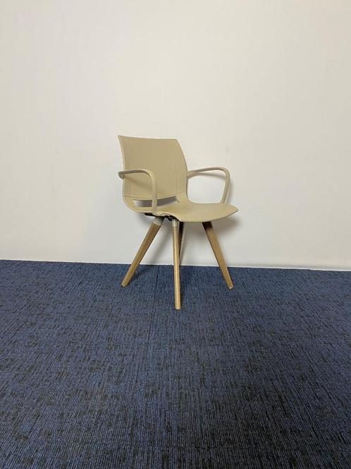 Vergaderstoel Kusch & Co Uni_Verso, design, lichtbruin, Huis en Inrichting, Stoelen, Gebruikt, Eén, Hout, Kunststof, Bruin, Ophalen