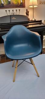 ~ Vitra Eames Design Armchair ~ Celeste Blauw, Huis en Inrichting, Design Klassiek tijdloos Trandy, Blauw, Zo goed als nieuw, Eén