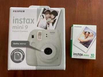 Fujifilm Instant Mini 9 Smokey White  beschikbaar voor biedingen