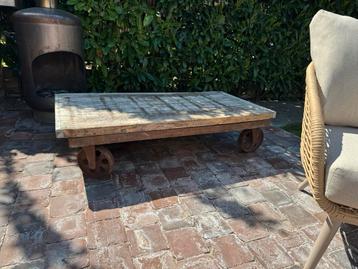 Oude antieke industriële (tuin)tafel  beschikbaar voor biedingen