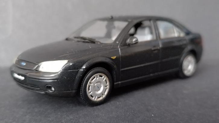 Ford Mondeo Sedan 1:43 Minichamps Pol, Hobby en Vrije tijd, Modelauto's | 1:43, Nieuw, Auto, MiniChamps, Ophalen of Verzenden