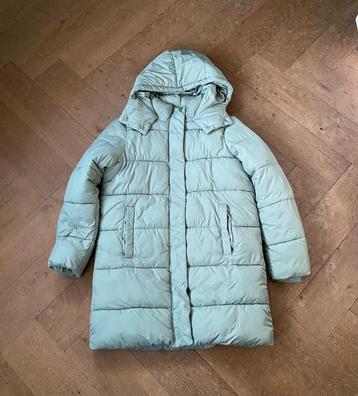 Mooie winterjas te koop beschikbaar voor biedingen