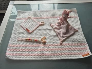Zelfgehaakt babydekentje set wit/oudroze beschikbaar voor biedingen