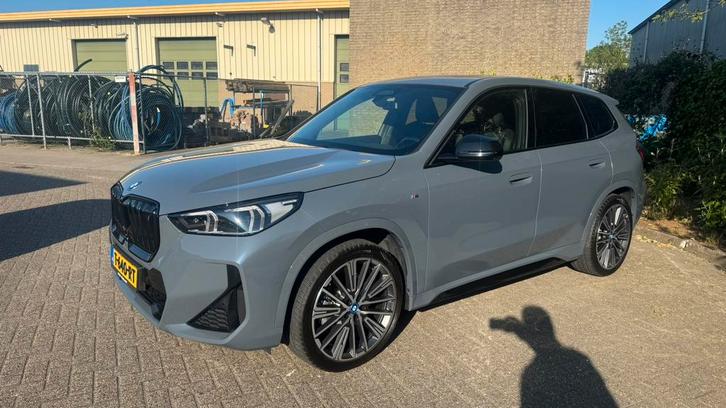BMW iX1 Xdrive30e 272pk M-sport Pano H&K Led, Auto's, BMW, Bedrijf, iX1, 360° camera, 4x4, ABS, Achteruitrijcamera, Adaptieve lichten