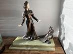 Groot Art Deco beeld van vrouw met pauwen op marmeren plaat, Antiek en Kunst, Ophalen