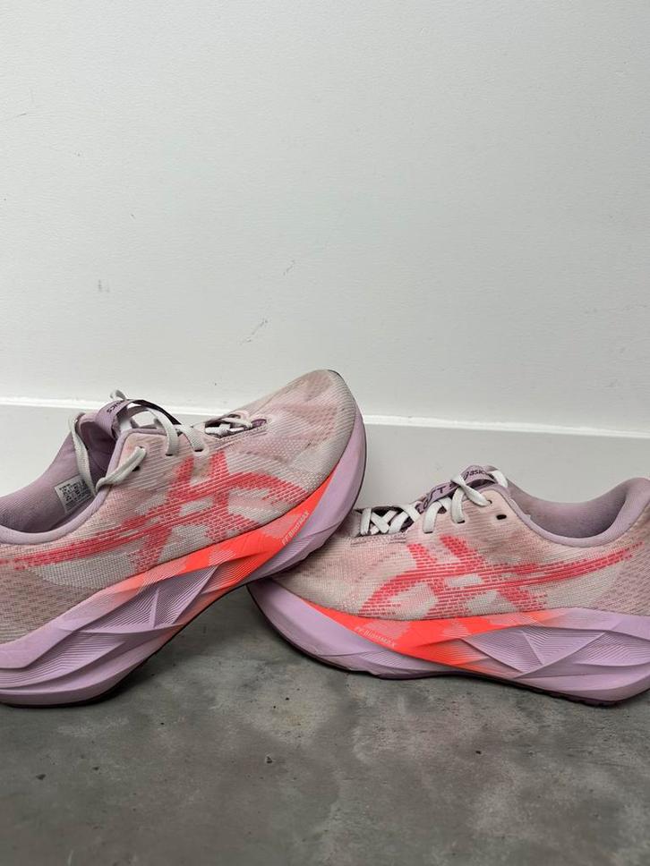 ASICS novablast 5 maat 30, Sport en Fitness, Loopsport en Atletiek, Zo goed als nieuw, Hardloopschoenen, Hardlopen, Asics, Ophalen of Verzenden