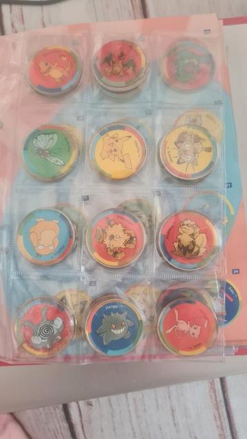 Mapje met heel veel pokemonmunten beschikbaar voor biedingen