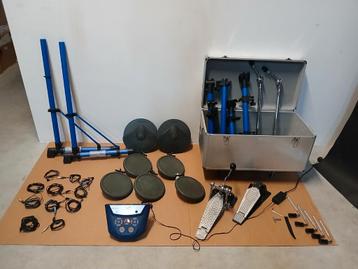 Roland TD-6 Elektronisch Drumstel met Kist beschikbaar voor biedingen