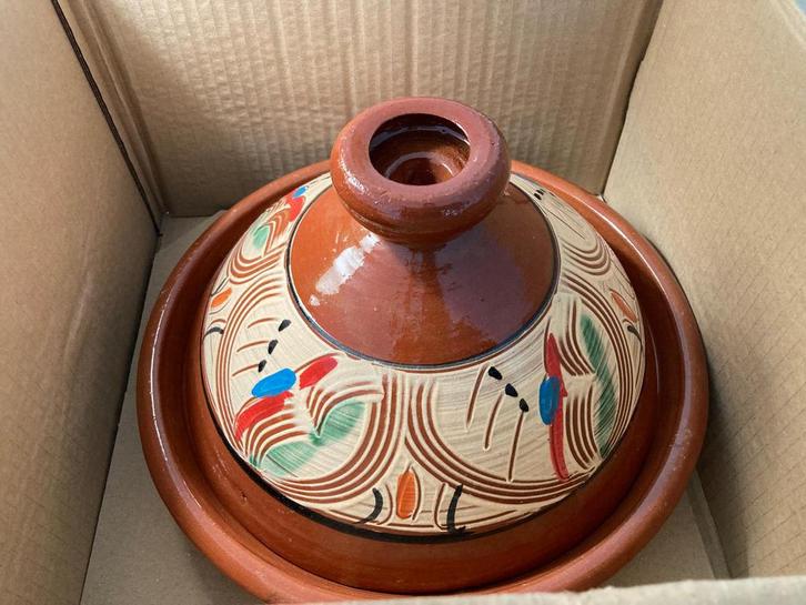 Authentieke handgemaakte aardewerken tajine, Huis en Inrichting, Keuken | Potten en Pannen, Zo goed als nieuw, Pot, Bus of Blik