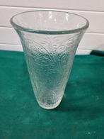 bloemenvaas groot zwaar bewerkt, Huis en Inrichting, Woonaccessoires | Vazen, Ophalen of Verzenden, 'T Olde Gre-j, Info@toldegrej.nl