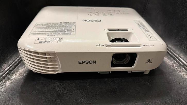 Epson EB-X06 beamer (Z.G.A.N.!), Audio, Tv en Foto, Beamers, Zo goed als nieuw, LCD, Overige resoluties, Ophalen of Verzenden