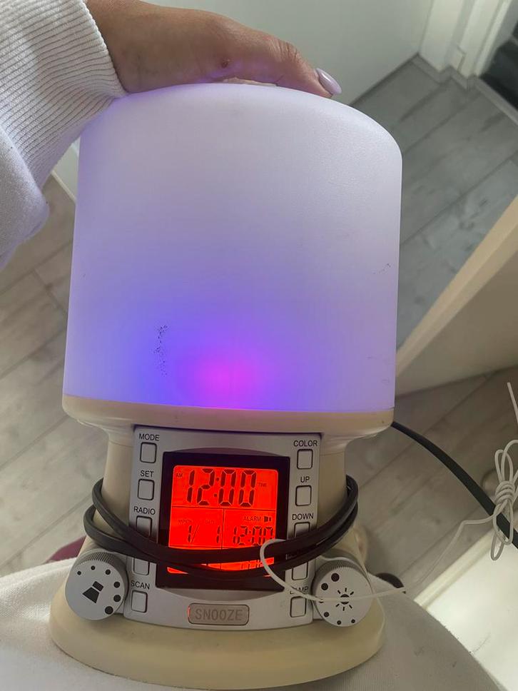 Wekker Radio met Lichttherapie, Huis en Inrichting, Woonaccessoires | Klokken, Gebruikt, Wekker of Tafelklok, Digitaal, Ophalen of Verzenden