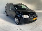 TOURAN 1.6 BJ.2004 MOTOR DEFECT KM 224.000 APK AIRCO 7 PERS, Auto's, Volkswagen, Voorwielaandrijving, Stof, Zwart, Bedrijf