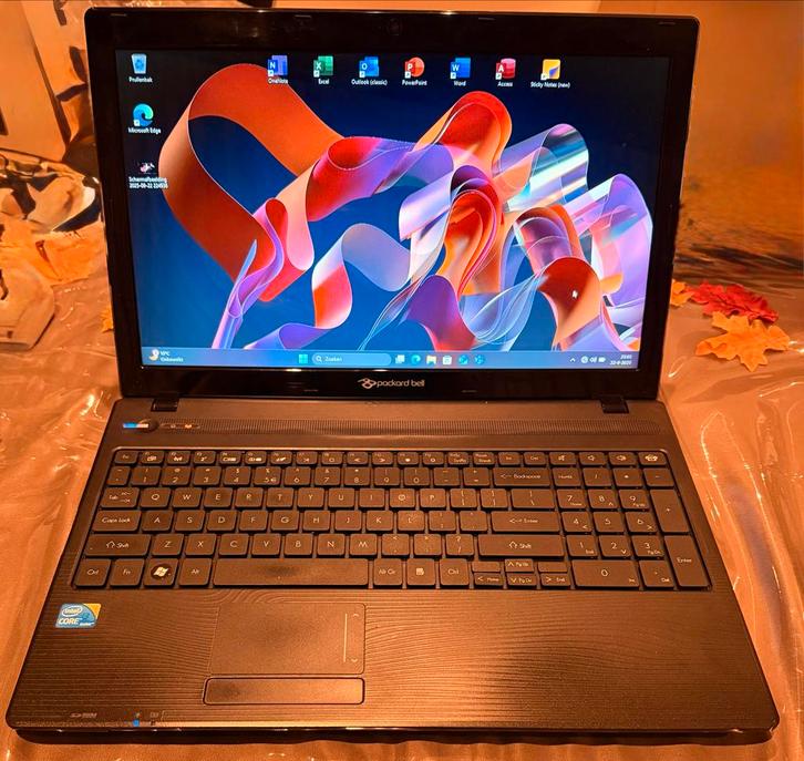 Laptop - intel i3, Windows 11, SSD Office Pakket HD, Computers en Software, Windows Laptops, Zo goed als nieuw, 16 inch, SSD, 2 tot 3 Ghz