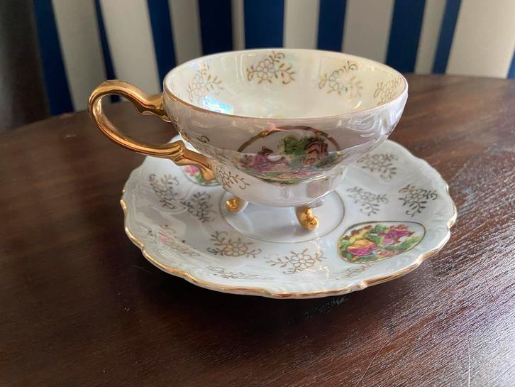 Versailles Kop en Schotel - Elegant Porselein, Huis en Inrichting, Keuken | Servies, Zo goed als nieuw, Kop(pen) en/of Schotel(s)