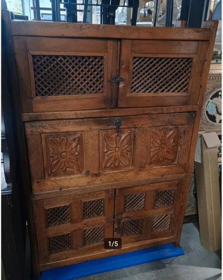 Antieke kast met houtsnijwerk en uitklapblad, Antiek en Kunst, Antiek | Meubels | Kasten, Ophalen