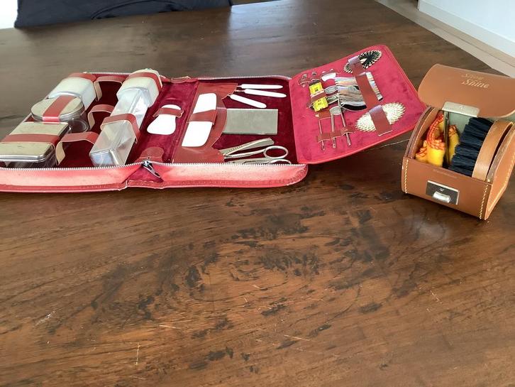 Retro jaren 50 reisset: toilettas en schoenpoets setje, Antiek en Kunst, Curiosa en Brocante, Ophalen of Verzenden