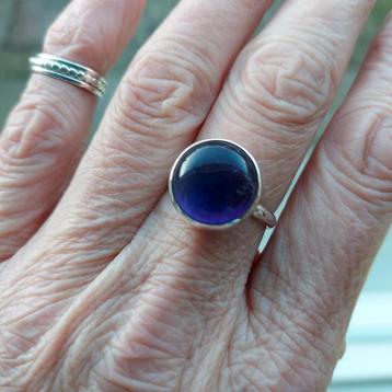 Mooie nieuwe zilveren ring met donkere Amethyst, mt 18 beschikbaar voor biedingen