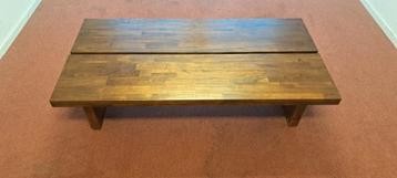 Moderne houten salontafel – strak design met dubbele plank beschikbaar voor biedingen