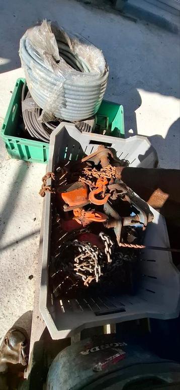 Div hand takels  beschikbaar voor biedingen