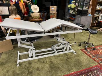 professionele massagetafel met hoofdsteun beschikbaar voor biedingen