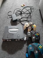 Nintendo 64 met 3 controllers inclusief kabels, Spelcomputers en Games, Ophalen of Verzenden, Gebruikt, Met 3 controllers of meer
