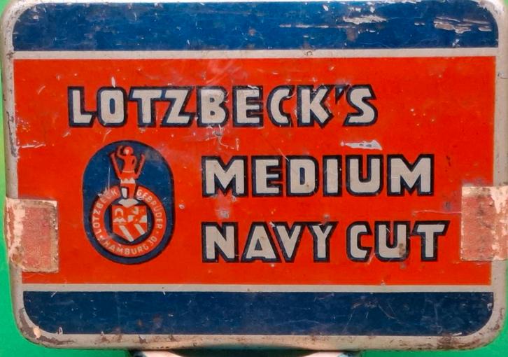Pijptabak blik. Oud. LOTZBECK'S MEDIUM NAVY CUT., Verzamelen, Rookartikelen, Aanstekers en Luciferdoosjes, Gebruikt, Tabaksdoos of Verpakking