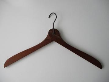 Houten vintage opvouwbare kledinghanger beschikbaar voor biedingen