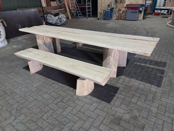Massief eiken picknicktafel met banken beschikbaar voor biedingen
