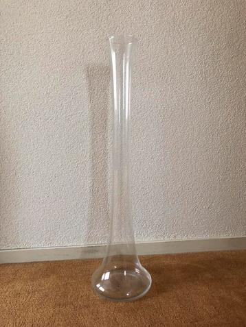 Hoge glazen vaas 60 cm beschikbaar voor biedingen