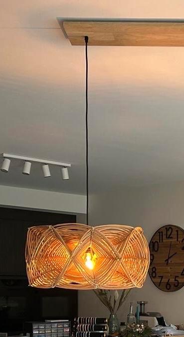 2 J-line rotan hanglampen, Huis en Inrichting, Lampen | Hanglampen, Nieuw, Minder dan 50 cm, Overige materialen, Ophalen
