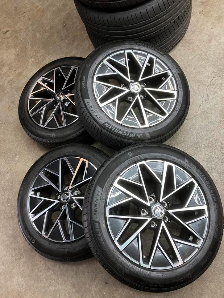 17 inch originele Skoda Octavia velgen met zomerbanden NIEUW, Auto-onderdelen, Banden en Velgen, Banden en Velgen, Zomerbanden