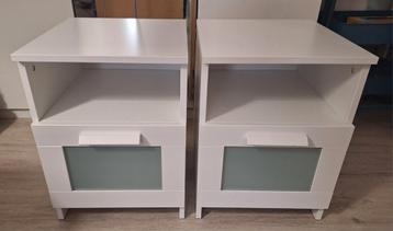 Set van 2 witte nachtkastjes beschikbaar voor biedingen