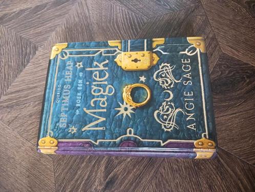 Angie Sage - Magiek, Boeken, Kinderboeken | Jeugd | 10 tot 12 jaar, Zo goed als nieuw, Ophalen of Verzenden