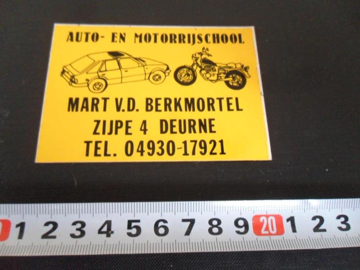 sticker deurne mart vd berkmortel auto en motor rijschool, Verzamelen, Stickers, Zo goed als nieuw, Ophalen