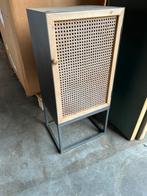 Stijlvol kastje met rotan deur, Ophalen of Verzenden, Gebruikt