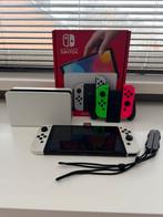 Nintendo Switch OLED + 2 Extra Controllers + Mario Kart, Met games, Zo goed als nieuw, Met 3 controllers of meer, Switch OLED