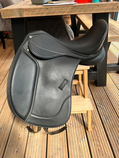 Norton club rexine evol dressuurzadel, Dieren en Toebehoren, Paarden en Pony's | Zadels, Zo goed als nieuw, Dressuur, Ophalen