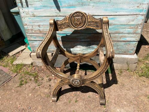 Oude dagobert ceasar stoel ridderstoel gothic kasteelstoel, Antiek en Kunst, Antiek | Meubels | Stoelen en Banken, Ophalen