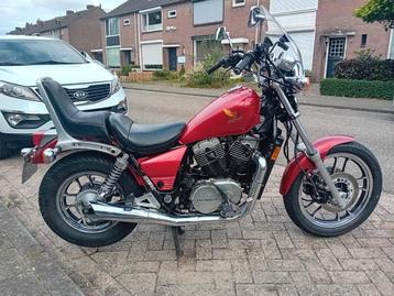Honda shadow vt700c oldtimer beschikbaar voor biedingen