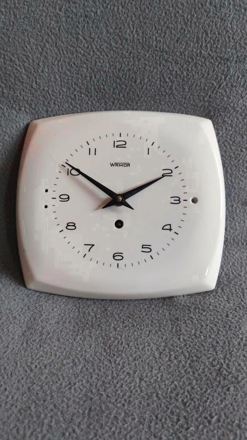 Vintage keramische WAMDA wandklok - wit, Antiek en Kunst, Antiek | Klokken, Ophalen of Verzenden