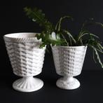 Leuke set witte plantenpotten op voet - gevlochten decor, Rond, Gebruikt, Ophalen of Verzenden, Minder dan 25 cm