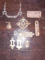 Lot, 10 stuks, antiek kastbeslag, messing en ijzer en been, Ophalen of Verzenden, Gebruikt, Koper of Messing