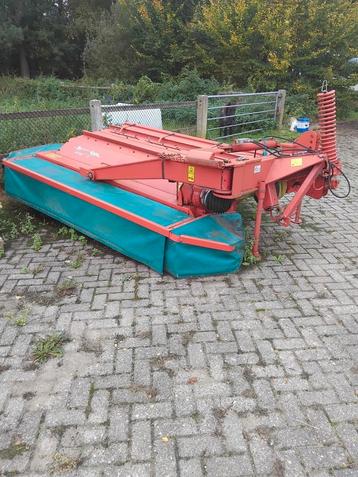 Landbouw machines/ trailers beschikbaar voor biedingen