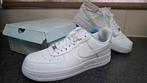 Nike Air Force 1 "Love You Forever" - Maat 45 (Nieuw), Kleding | Heren, Schoenen, Wit, Nike, Nieuw, Ophalen of Verzenden