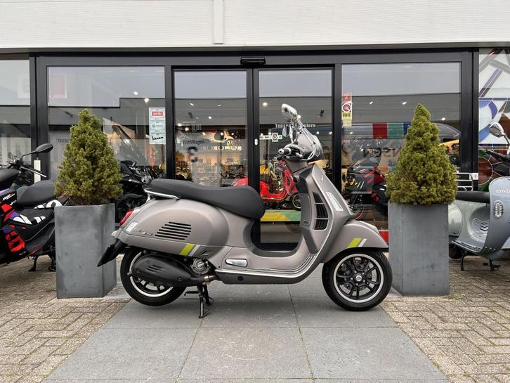 Vespa GTS 300 SuperTech HPE, Motoren, Motoren | Piaggio, Bedrijf, Scooter, 1 cilinder, Ophalen of Verzenden