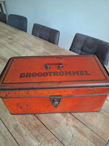 Rode Brocante Broodtrommel beschikbaar voor biedingen