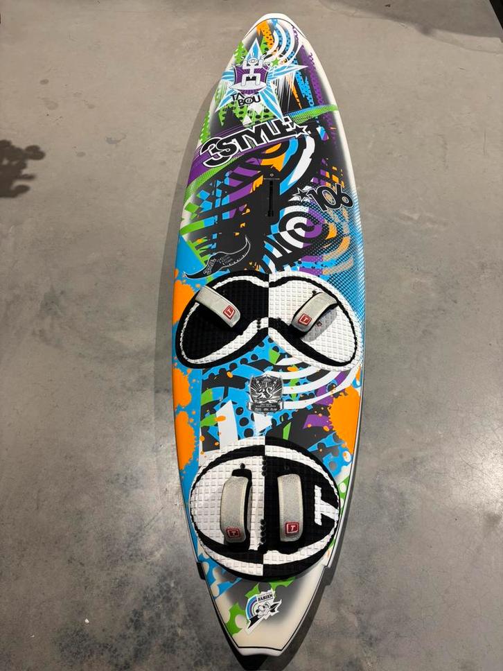 Tabou 3S - 106L / ZGAN, Watersport en Boten, Windsurfen, Zo goed als nieuw, Plank, Minder dan 250 cm, Met vin(nen), Ophalen