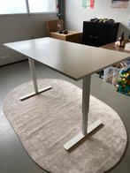 Bureau, in hoogte verstelbaar., Huis en Inrichting, Bureaus, Ophalen of Verzenden, In hoogte verstelbaar, Zo goed als nieuw