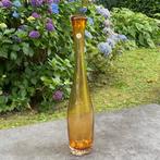 Siem van der Marel: amberkleurige flesvaas Iris 42cm Leerdam, Antiek en Kunst, Antiek | Glas en Kristal, Ophalen of Verzenden